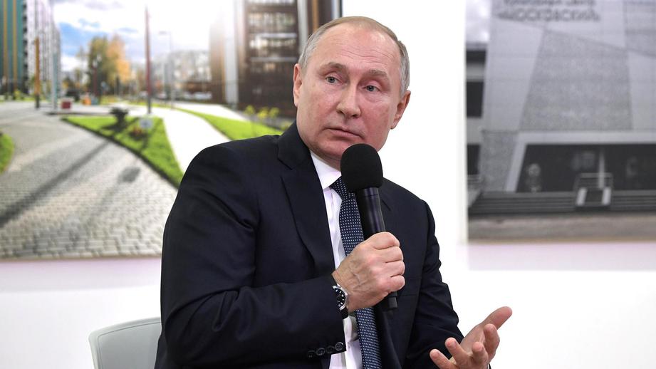 Владимир Путин призвал власти и бизнес к поиску совместных решений проблем обманутых дольщиков